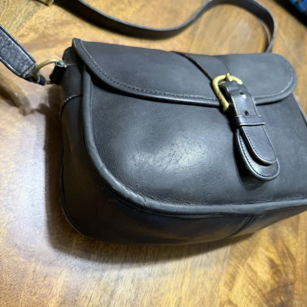 Vintage COACH Chelsea Bag RARE 90s Full Leather Crossbody Snap Closure 211